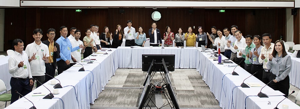 Participants and facilitators, alongside Prof. Joselito Florendo, Deputy Director for Administration, Dr. Gerlie Tatlonghari, Program Head of RTLD, and Dr. Lyda Hok, Center Director of CE SAIN