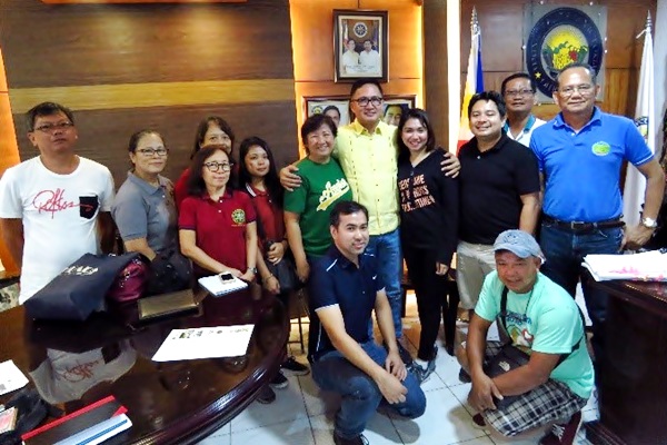 Courtesy call with Mayor Joselito Malabanan of the municipality of Victoria in Oriental Mindoro.