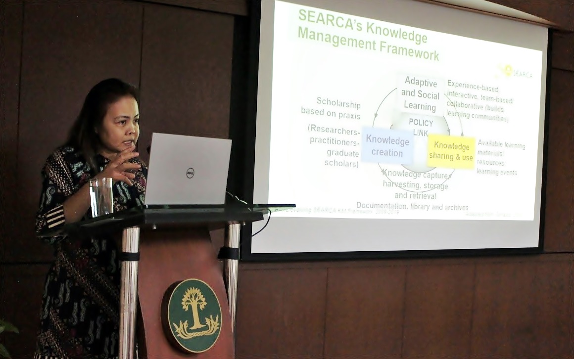 Dr. Maria Monina Cecilia Villena, SEARCA Program Head for KM, presents the center’s KM framework to the learners.