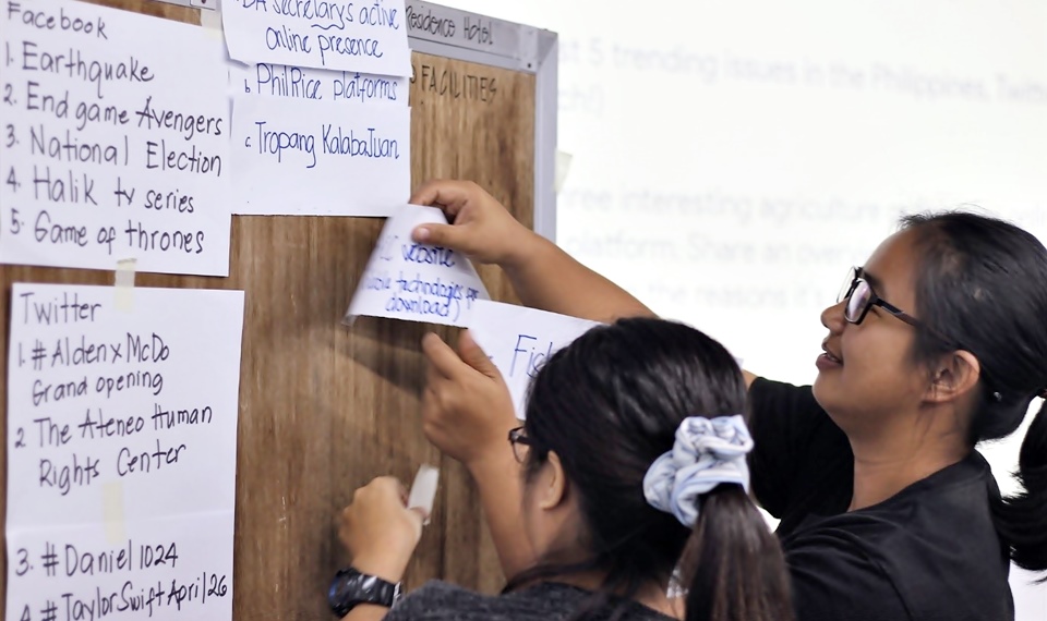 Learner-participants in a workshop identifying online trending topics and successful online initiatives in agriculture and fisheries