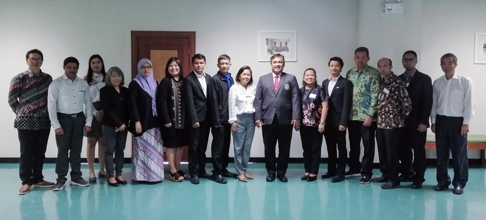 MS FSCC project members together with the Kasetsart University President. (L-R) Dr. Francis Sigit Setyabundi, Universitas Gadjah Mada (UGM); Dr. I Putu S., Institut Pertanian Bogor (IPB); Asst. Prof. Dr. Pornsiri Suebpongsang, Chiang Mai University; Asst. Prof. Dr. Chutima Tantikitti, Prince of Songkla University; Prof. Dr. Robiah Yunus, Universiti Putra Malaysia (UPM); Dr. Elaida C. Fiegalan, Central Luzon State University (CLSU); Mr. Sovannara Moun, University of Battambang (UB); Dr. Mark Dondi Arboleda and Dr. Portia G. Lapitan, University of the Philippines Los Banos (UPLB); Dr. Chongrak Wachrinrat, Kasetsart University President; Dr. Maria Cristeta N. Cuaresma, Program Head of GEIDD in SEARCA; Dr. Nguon Samnang, Royal University of Agriculture (RUA); Dr. Hatma Suryatmojo,  Universitas Gadjah Mada (UGM); Dr. Nahrowi, Institut Pertanian Bogor (IPB); Mr. Saiful Maskan, Universiti Putra Malaysia (UPM); Dr. Poonpipope Kasemsap, Kasetsart University (KU).