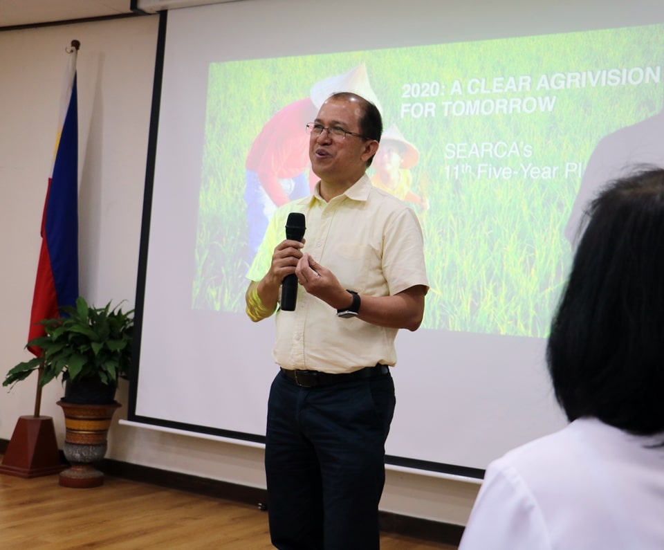 Dr. Gregorio presents SEARCA's 11th Five-Year Plan in a seminar titled '2020: A Clear AgriVision for Tomorrow' at the Lifelong Learning Series of PhilRice at its headquarters in Munoz, Nueva Ecija, Philippines. 