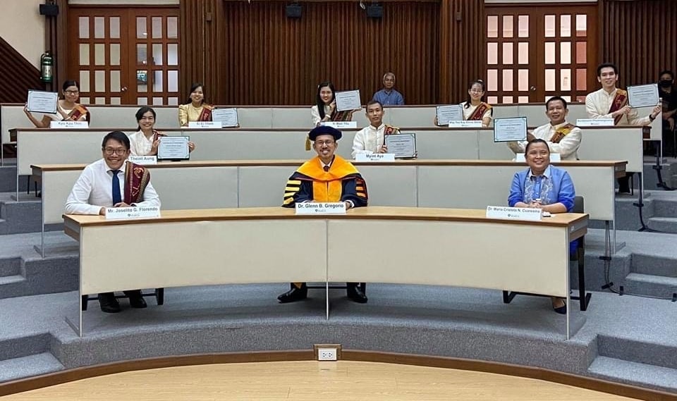 SEARCA graduating scholars during the Testimonial Program together with the SEARCA officials (L-R; Front) Mr. Joselito G. Florendo, Deputy Director for Administration; Dr. Glenn B. Gregorio, Director; Dr. Maria Cristeta N. Cuaresma, Program Head of ECL Department.  