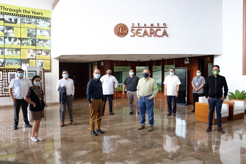 Dr. Gregorio and Mr. Austria (center) with SEARCA staff—including Mr. Florendo (rightmost), Dr. Ancog, Mr. Juliano, Mr. Cabardo, and Ms. Carlos (leftmost)—as well as Mr. Rafael Tabunar, Mr. Sidney Alonzo, and Mr. Antonio Rulloda of APPGeese, Inc.