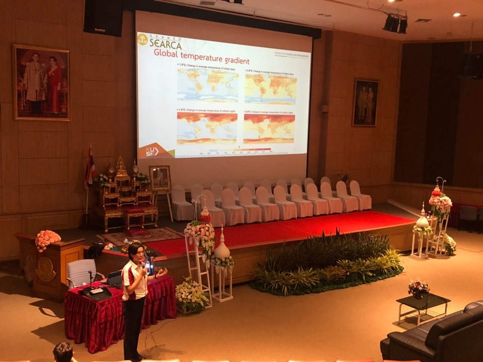 Dr. Anchasa Pramuanjaroenkij shared her study at the Chalermphrakiat Sakon Nakhon Province campus, Kasetsart University. 