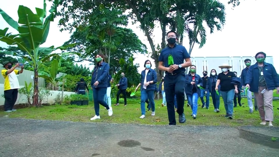 Representatives from Center units and departments led by Deputy Director Florendo (front) march to the SEARCA backyard for a vegetable planting activity.