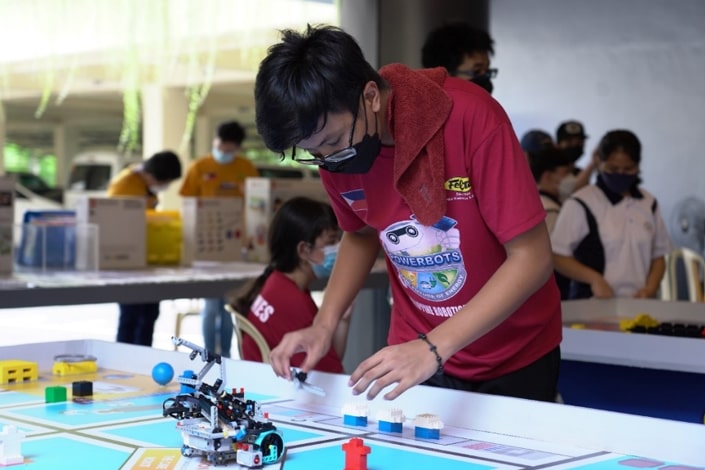 FELTA Techvoc Academy performs robot exhibition during the 1st Laguna Robot LEGOlympics 2022.