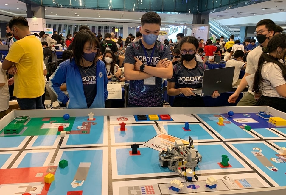 Student finalists look on as their robot performs the Robo Mission challenge.