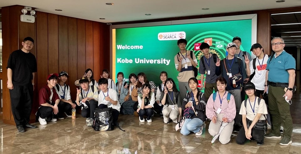 Twenty students from Kobe University toured around the SHARING facilities on 3 March 2023. They were received by Ms. Lichelle Dara Carlos, program specialist, SEARCA Emerging Innovation for Growth Department.