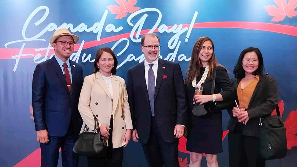 SEARCA Director Dr. Glenn Gregorio (leftmost) with Canadian Ambassador David Hartman (center) and colleagues at SEARCA, namely (from left), Dr. Gerlie Tatlonghari, program head, Research and Thought Leadership; Ms. Sharon Malaiba, unit head, Partnerships; and Ms. Loise Ann Carandang, senior associate for communications.