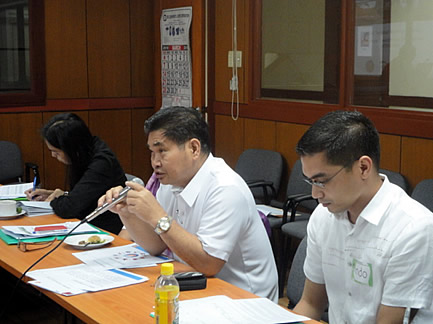 Dr. Teodoro S. Solsoloy (center), ATWGARD Focal Person for the Philippines and DA-BAR Assistant Director, presented research project orientation during the 1st Consultative Meeting.