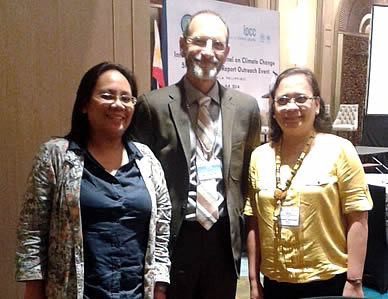 Prof. Christopher Field, Co-Chair of the IPCC Working Group II (center), with Pilipinas M. Luis (left) and Rosario B. Bantayan (right) of SEARCA.