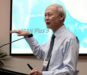 Dr. Paul S. Teng, Technical Coordinator of the Executive Forum,  explains the drivers of change in agriculture and development in ASEAN.