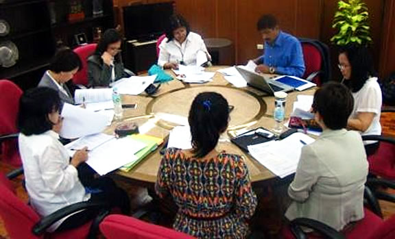 SDC representative, Mr. Sreeram Koottala together with SEARCA Unit Heads, Dr. Bessie M. Burgos, Acting Program Head for RDD, and Ms. Amy M. Lecciones and Ms. Mary Ann Batas of the ASRF Project Management Office.