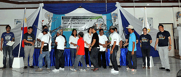 DAR Officials, together with ARCCESS Bulacan consultants and SEARCA representatives, award certificates of completion to graduates from Maligaya Agricultural Marketing Cooperative during Graduation Ceremony of Farmer Technicians under the ARCCESS project on 29 September 2014 at Valenzuela Pavillon, Doña Enriqueta Subdivision, Baliuag, Bulacan.