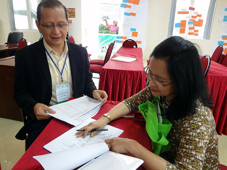 Dr. Burgos discusses collaboration on the [i]Regional Consultation Workshop towards an Umbrella Program on Climate Change Adaptation and Mitigation (CChAM) in Southeast Asia (SEA) for an Inclusive and Sustainable Agricultural and Rural Development (ISARD)[/i] with Dr. Leocadio S. Sebastian, Regional Coordinator of the CGIAR Research Program on Climate Change, Agriculture and Food Security for Southeast Asia (CGIAR CCAFS SEA).