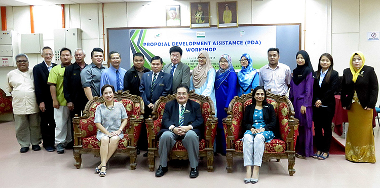 Participants of the PDA workshop held at the Forestry Training Division, Forestry Department Peninsular Malaysia Headquarters, Kepong, Kuala Lumpur, Malaysia on 11-13 August 2015.  Seating in front (L-R) are Ms. Amy Lecciones, Regional Coordinator of the ASEAN Forestry Network Strategic Response Fund (ASRF), Mr. Borhanudin Arshad and Ms. Chitra Subramaniam of the Biodiversity and Forest Management Division, Ministry of Natural Resources and Environment.