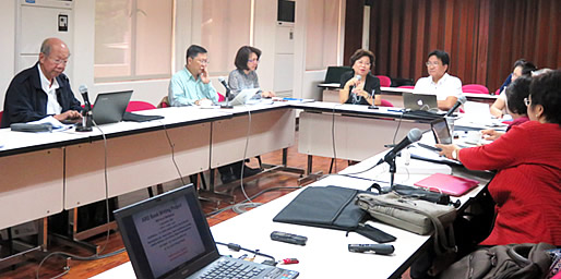 Dr. Virginia R. Cardenas, Deputy Director for Administration, welcomed the authors to the Workshop.