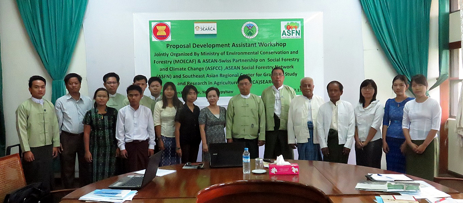 Ms. Amy Lecciones, Regional Program Coordinator, Ma. Edeliza Silot, Project Support Staff with the PDA participants.