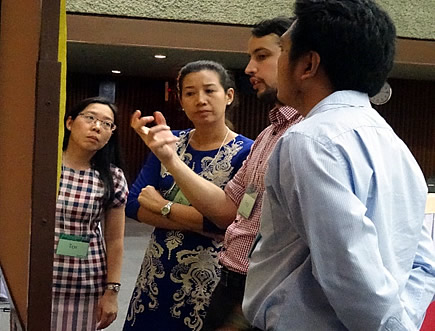 Mr. Federico Davila (2nd from right) of ANU explains the expected output of a workshop exercise to the participants from Thailand and the Philippines.