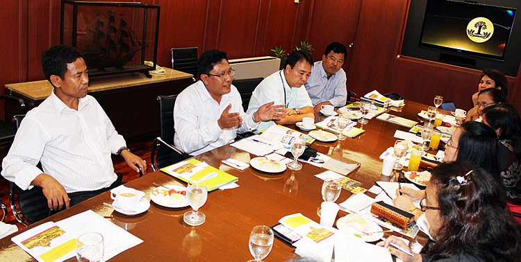 During his first visit to SEARCA on 11 September 2015, Dr. Ye Tint Tun (second from left) elaborated on the need of MOAI for a scholarship program that will enhance human resources along the seed industry value chain.