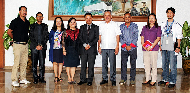 His Excellency Juvencio De Jesus Martins, Ambassador of the Democratic Republic of Timor-Leste (center) visited SEARCA on 26 February 2016 together with Mr. Vasco Viano, Education Attaché at the Embassy of Timor-Leste (second from left). They were received by Dr. Gil C. Saguiguit, Jr., SEARCA Director (fourth from right); Dr. Maria Celeste H. Cadiz, Program Head, Knowledge Management Department (third from left); Dr. Maria Cristeta N. Cuaresma, Program Head, Graduate Education and Institutional Development Department (GEIDD) (fourth from left); Mr. Henry M. Custodio, Program Specialist, Research and Development Department (RDD) (rightmost); and Ms. Nancy L. De Leon, Program Specialist, Project Development and Technical Services (PDTS) (second from right). Also present during the visit were Timorese SEARCA scholars, namely: Mr. Nelson Salsilha (leftmost) and Mr. Carlito Malicode (third from right).