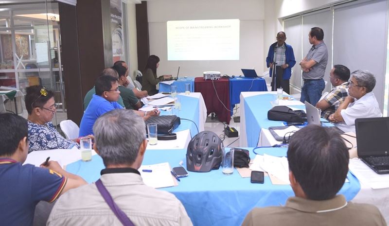 Dr. Candido Cabrido, Jr., National Climate Change Adaptation and Disaster Risk Management Specialist and Team Leader, presents a lecture on the Simplified Mainstreaming Guidelines.