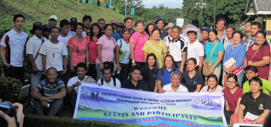 SEARCA’s project team led by Dr. Lantican (middle) and PCC led by then Acting Executive Director Dr. Arnel N. Del Barrio (Dr. Lantican’s left) along with Chief of PCC’s Planning and Information Management Division Dr. Liza G. Battad (Dr. Lantican’s right), PCC National Headquarters and PCC at Central Mindanao University (CMU) officials and staff participated in the Stakeholders’ Consultation Workshop on 30 August 2016 in Maramag, Bukidnon.