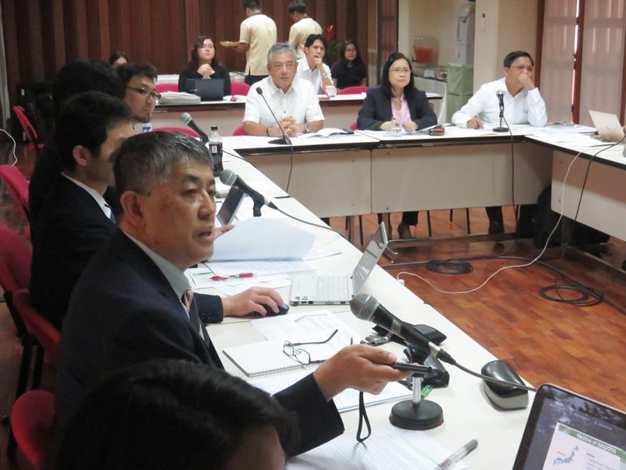 NDr. Akira Yamauchi (left), Director of the International Cooperation Center for Agricultural Education (ICCAE) and Professor of the Graduate School of Bioagricultural Sciences, presents some of the project proposals from the Nagoya University.