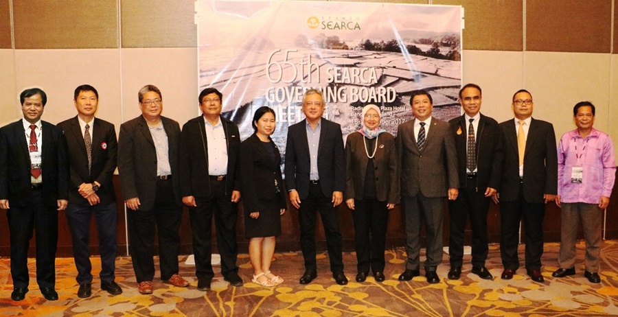 The SEARCA Governing Board Members. From left to right: Dr. Tran Van Dien of Vietnam; Mr. Prasert Tepanart, Deputy Director for Administration and Communication, representing Dr. Gatot Hari Priowirjanto, Director of the SEAMEO Secretariat; Dr. Chew Fook Tim of Singapore; Dr. Ye Tint Tun of Myanmar; Dr. Seng Mom of Cambodia; Dr. Gil C. Saguiguit, Jr., SEARCA Director; Prof. Datin Paduka Dr. Aini Ideris of Malaysia; Dr. Fernando C. Sanchez, Jr. of the Philippines; Dr. Jakrit Yearam representing Dr. Viroj Limkaisang of Thailand; Dr. Syafarudin representing Prof. Dr. Ocky Karna Radjasa of Indonesia; and Dr. Somphong Chanthavong of Lao PDR.