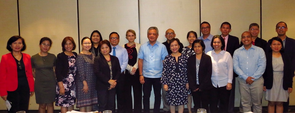 The forum participants with SEARCA Director, Dr. Gil C. Saguiguit, Jr. (center), and Dr. Doris Capistrano, Senior Adviser of the ASFCC  ( 5th from left first row).