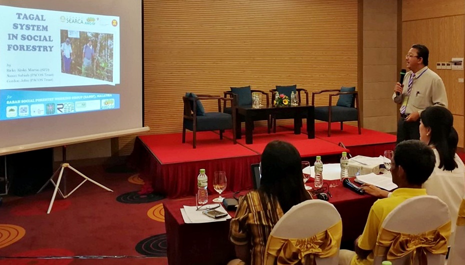 Mr. Ricky Martin, Sabah Forestry Department SFM Officer, presenting in the parallel session on Local livelihood systems and ecosystem service: lessons and tools to enhance effectiveness of agroforestry.