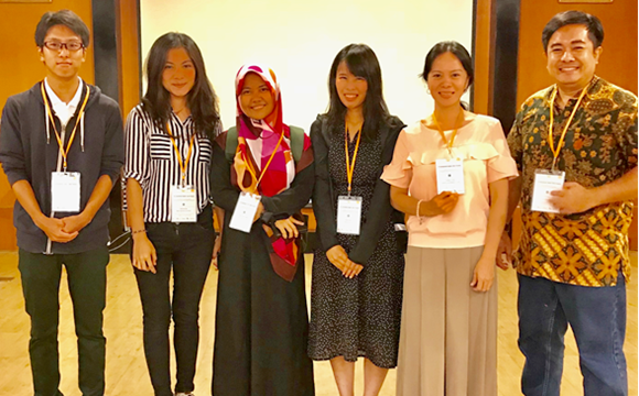 L-R; Takumi Akimoto, Ruth Kartika, Ummu Farah Fadillah, Haruka Norii, Jennet Razo (leader) and Ali Yansyah Abdurrahim (assistant leader)