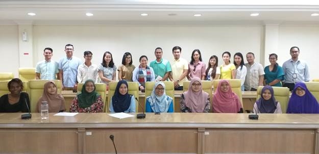 Dr. Maria Cristeta N. Cuaresma (back row, sixth from left) with SEARCA scholars during the orientation-meeting at UPM main campus.