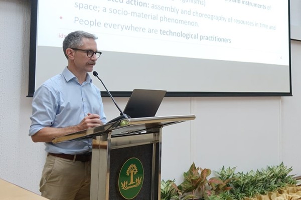 SEARCA hosts UK research fellow, discusses technographic approach for technological change in agriculture